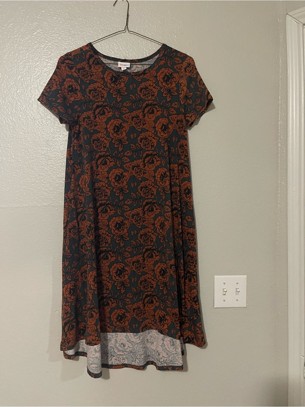 LuLaRoe Short Sleeve Midi Dress in Rust Floral on Black